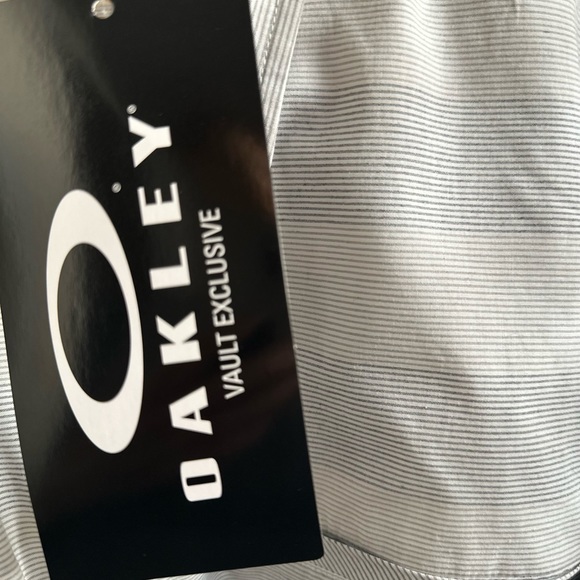 Oakley Button Down Shirt NWT - Picture 3 of 4